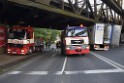 LKW blieb unter Bruecke haengen Koeln Ehrenfeld Innere Kanalstr Hornstr P117